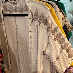 Gimmicks by BKE Cream and Brown Embroidered Top cardigan